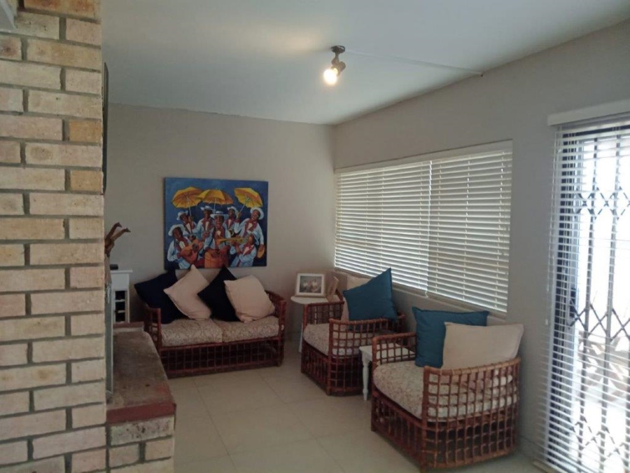 5 Bedroom Property for Sale in Wavecrest Eastern Cape